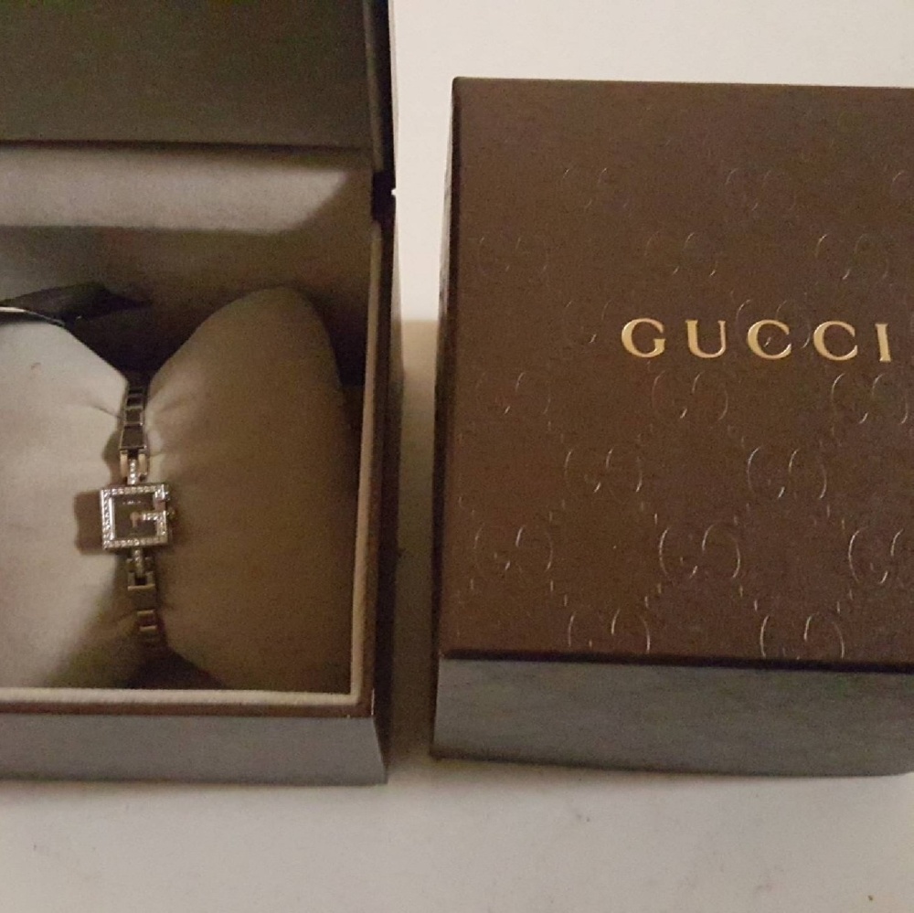 1CTW DIAMOND WOMEN'S GUCCI WATCH